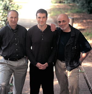 מימין לשמאל: פרופ' ירון כהן, תלמיד המחקר סול עפרוני, ופרופ' דוד הראל. התאמה למציאות
